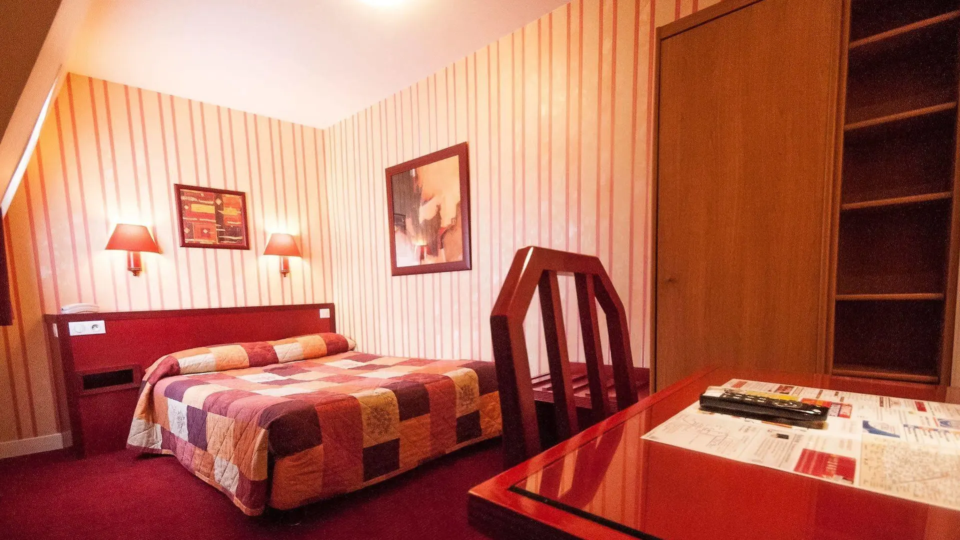 Hotel Maison Du Pre 2*